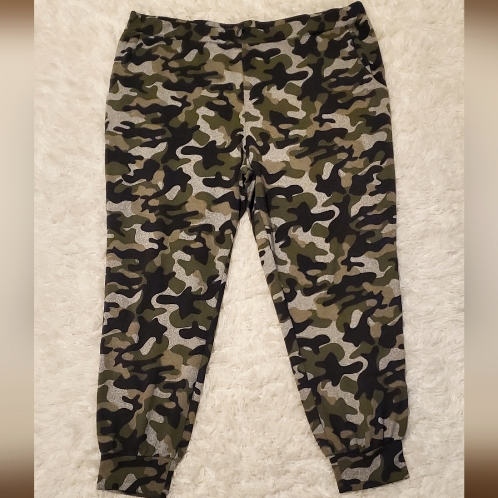 Camo Sweat Pants, Size 1X, Derek Heart ❤️